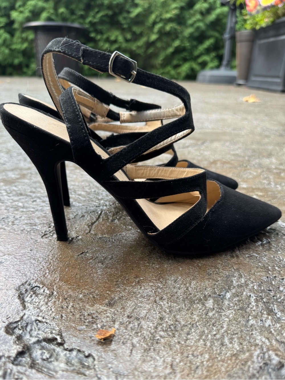 Chinese Laundry Black Cutout Strappy Pointed-Toe Heels